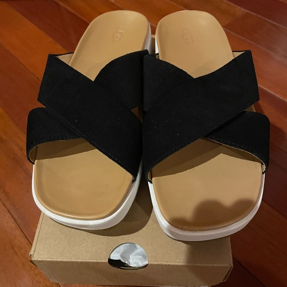 UGG womens Emily Sandal!! Like New - Picture 1 of 8